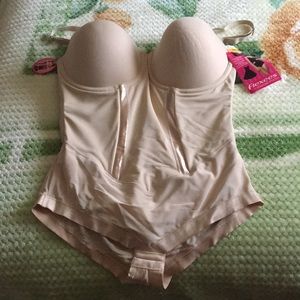 NWT  MAIDENFORM  FEXEES FIRM CONTROL SHAPERWEAR